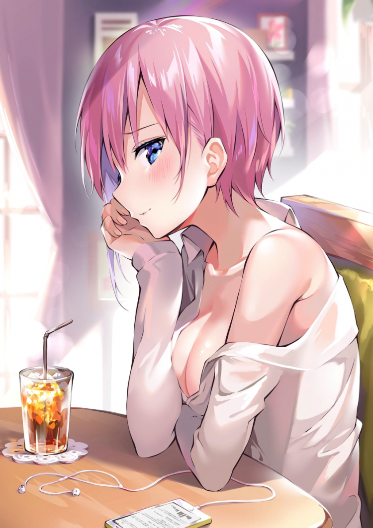 Ichika boit un verre